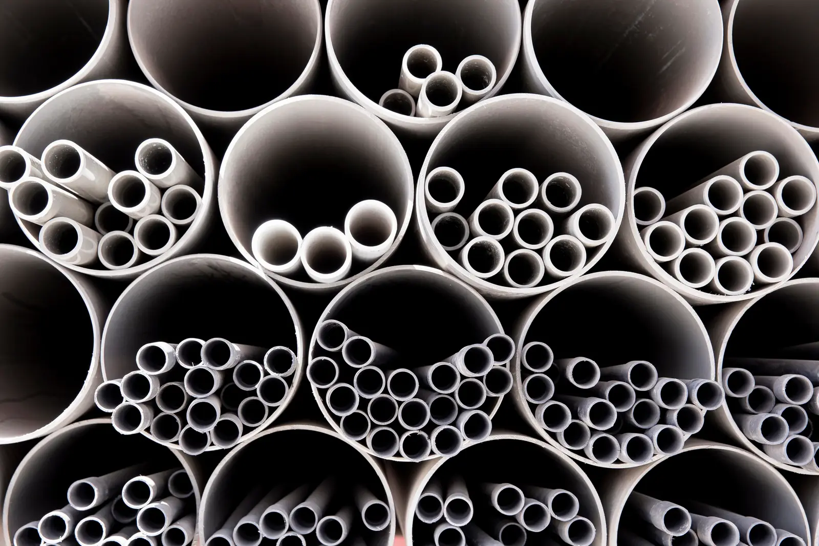 Multiple perforated and solid pipe diameters in storage